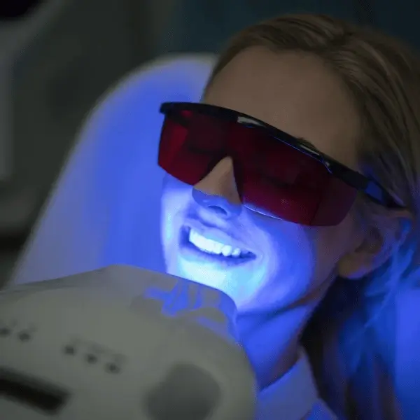 How Does Laser Whitening Adapt for Clients with Retainers Abingdon